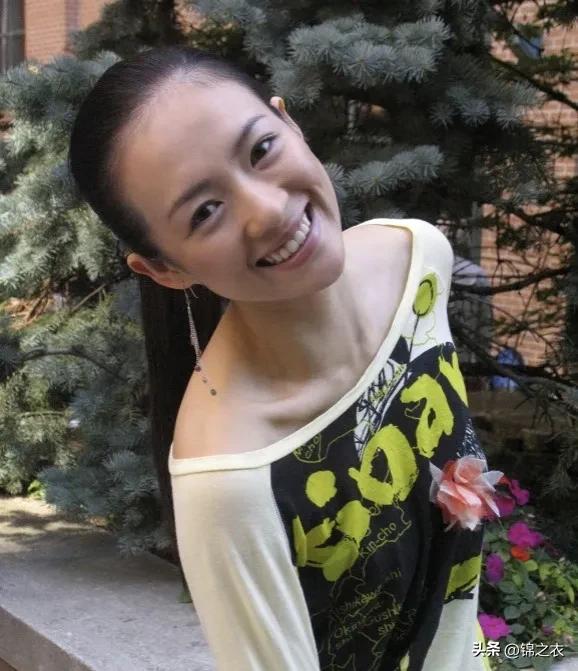 章子怡这个人真的不错，我初中就是她影迷。她很耿直，艺伎回忆录那会日本媒体抨击她，