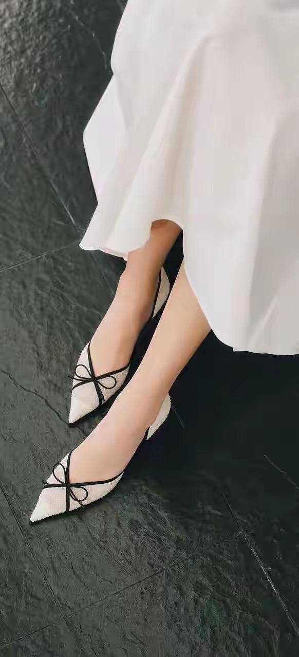 你要让别人永远觉得，
你还有东西没拿出来，
这个“还有”，
就是你的“护城河”。