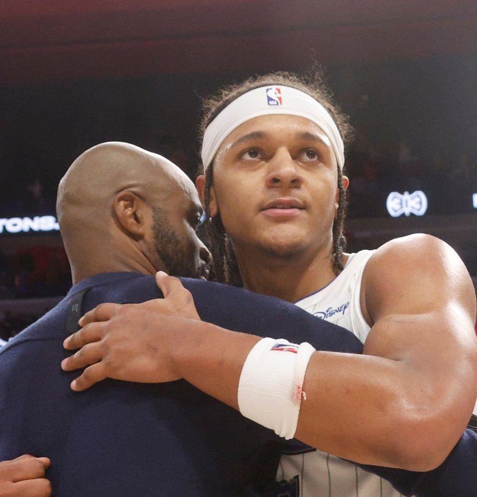 据Tim MacMahon报道，班凯罗和主教练贾马尔·莫斯利目前关系不睦。 