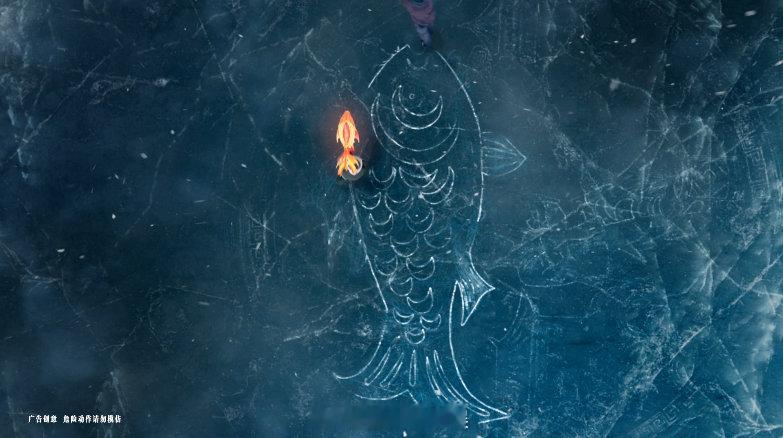 肖战有自己的冰嬉名场面张艺谋导演镜头下的肖战，解锁现代版“冰嬉”名场面，手持鱼灯