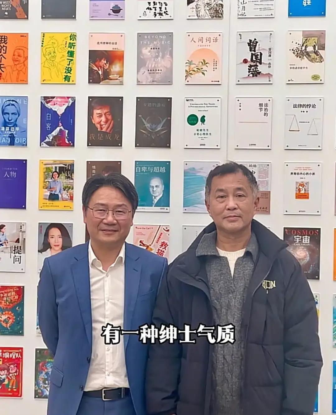 毕业于复旦大学的果麦文化总裁瞿洪斌分别见过上海流浪大师沈巍和美国流浪博士孙卫东，