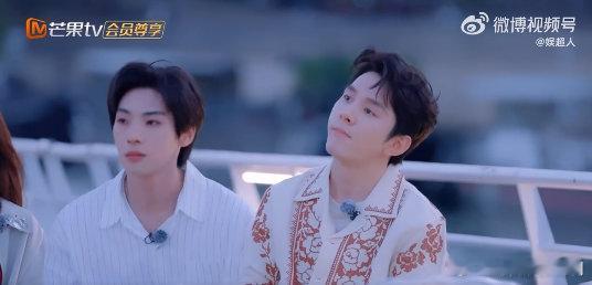 尚雯婕瘸着腿再唱浪姐初舞台尚雯婕[超话]带伤表演的尚雯婕太圈粉！舞台上的她从容又