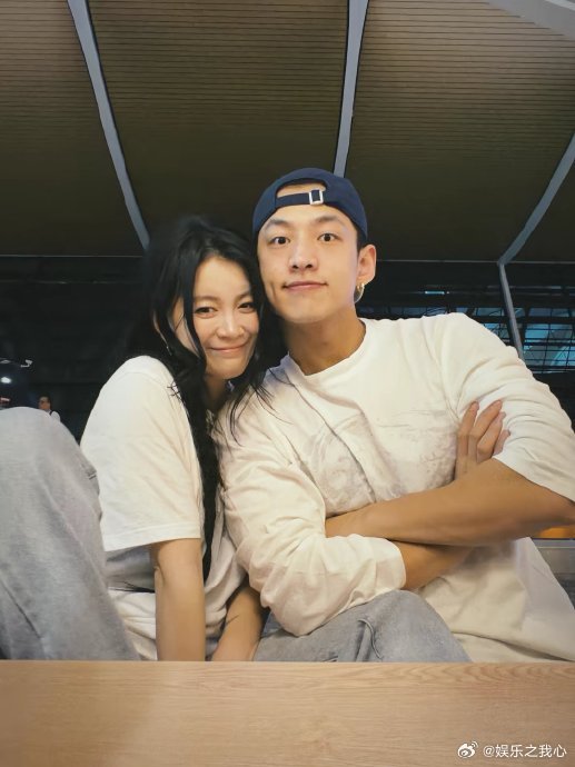 男友分期送李嘉格耳环最近，有个事儿在情侣圈里引起了不小的讨论 —— 一位男友分期