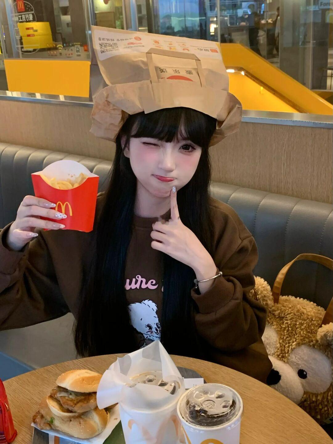 来麦当当快试试这样拍！也泰可爱啦🍟！！