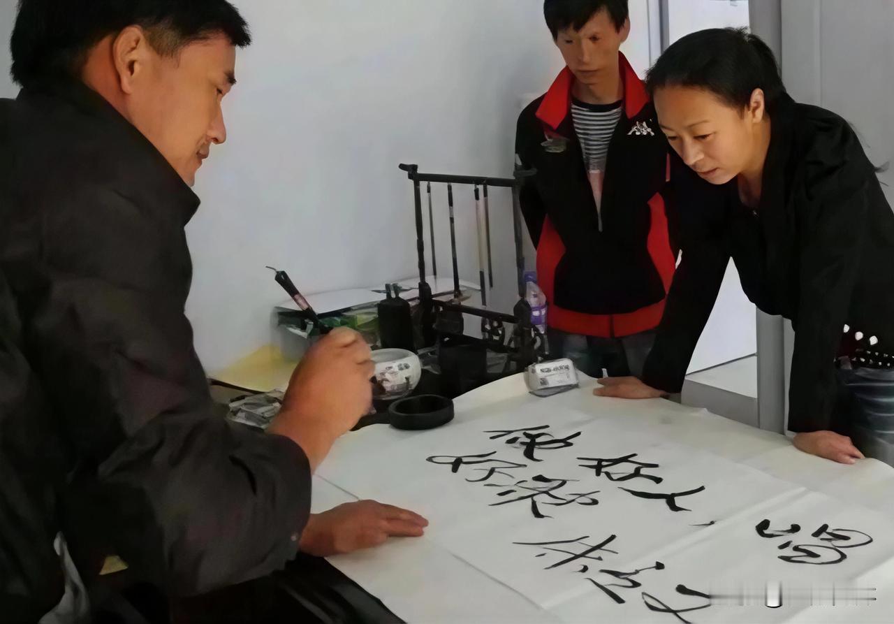 大衣哥与时俱进，学习从不懈怠！
    大衣哥朱之文不止一次的说自己连小学二年级
