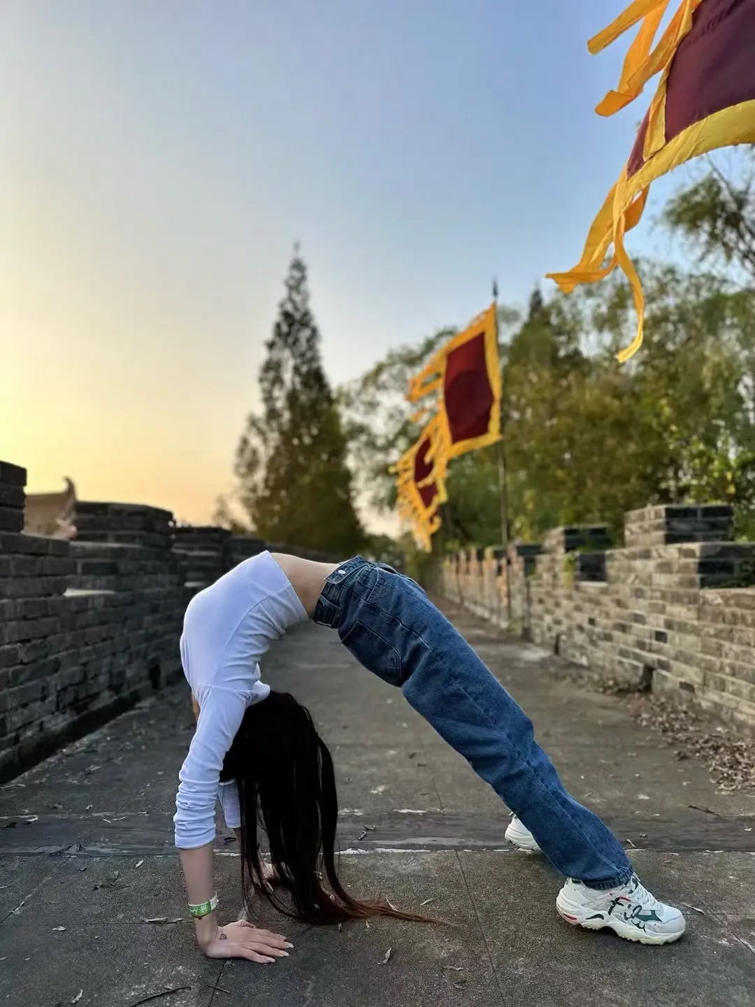 户外瑜伽体式 户外瑜伽体式分享 户外瑜伽练习 练核心手臂力量