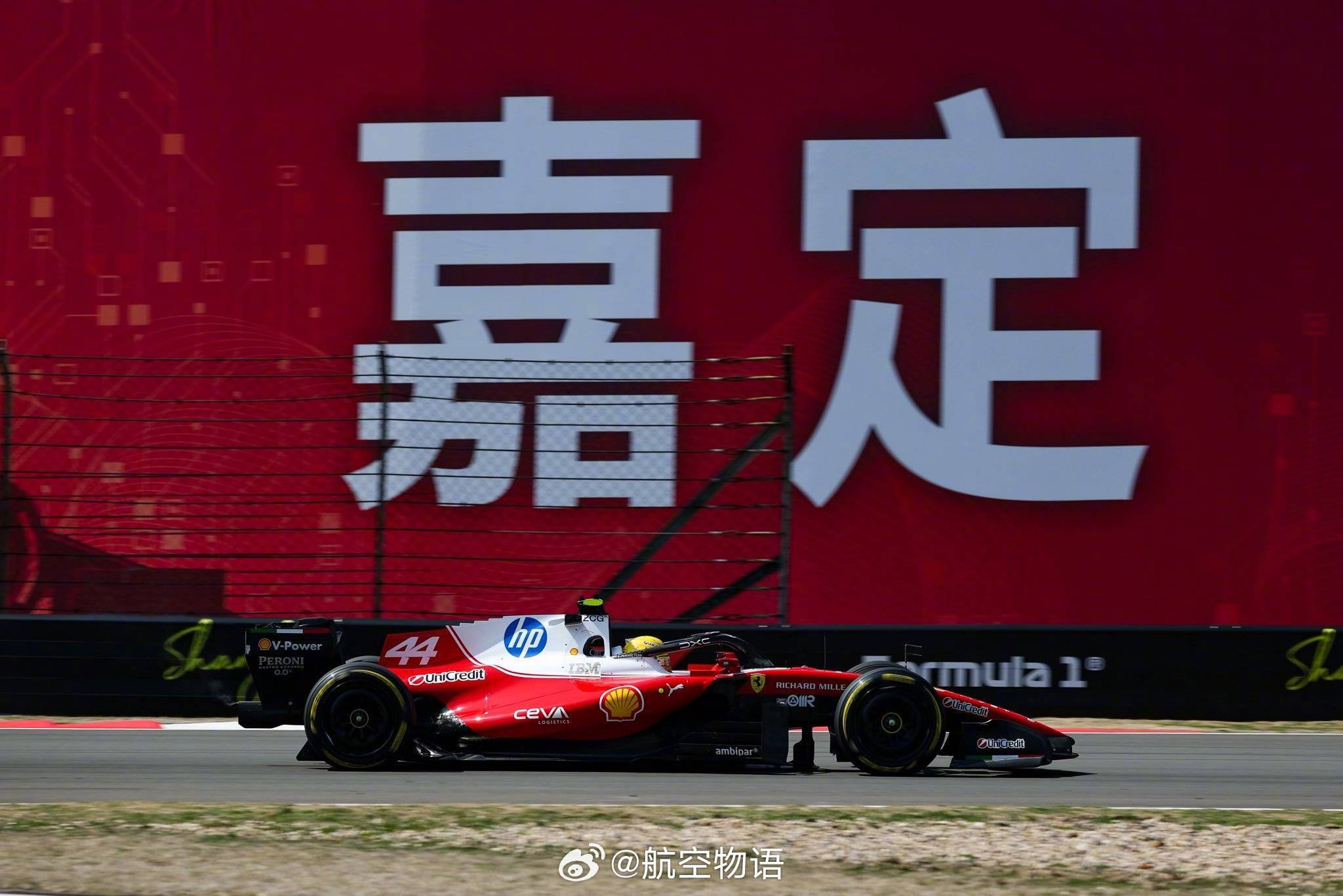 我愿称汉密尔顿为发车侠今年目前三次发车都是火箭速度。 