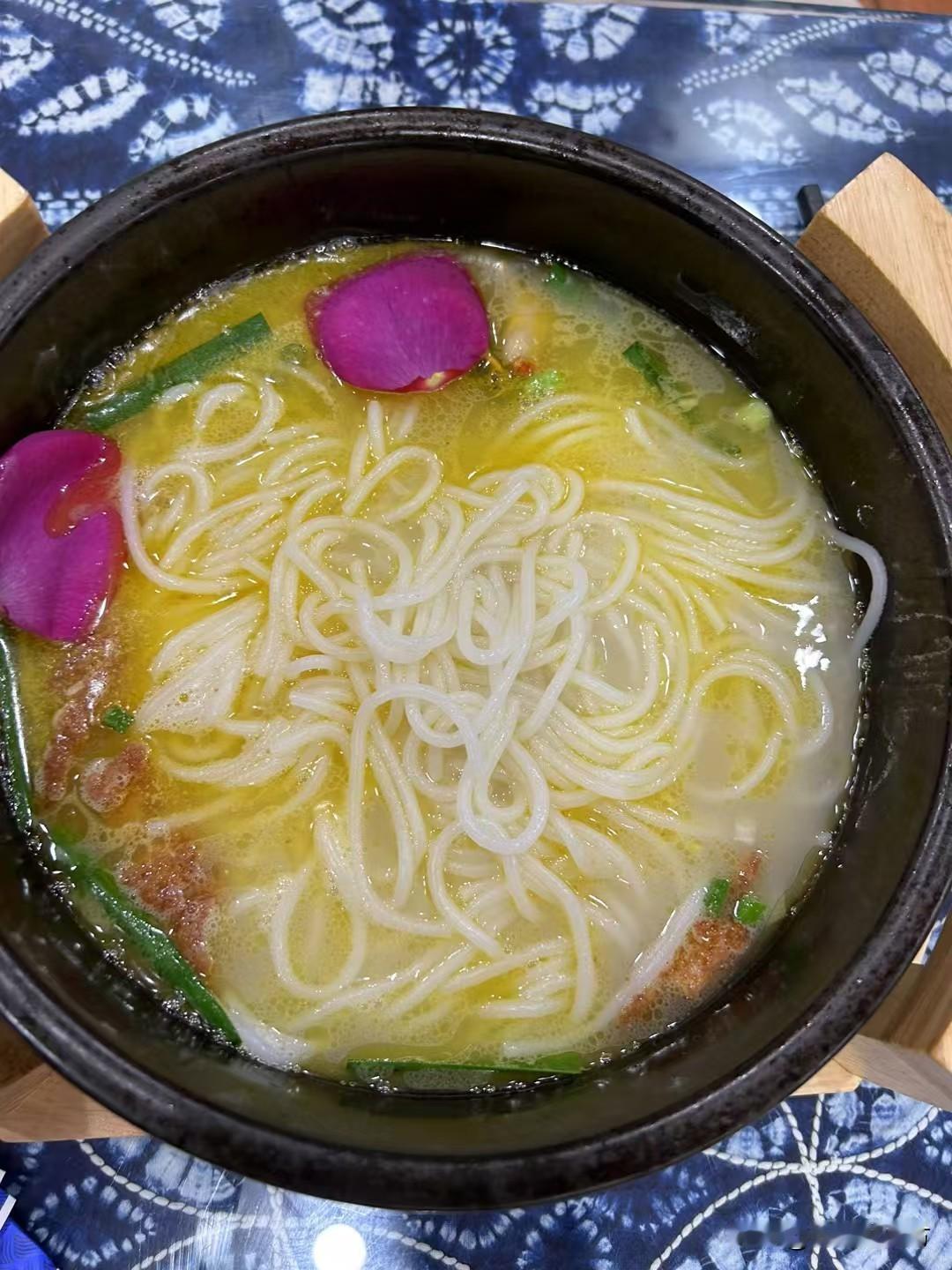 昆明美食——桥香园米线