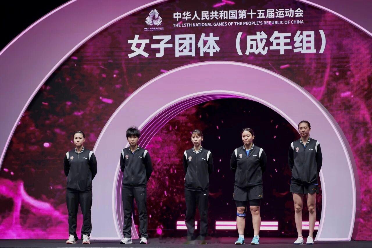 【】11月19日，第十五届全运会乒乓球项目女团铜牌争夺赛，其中。赛后，上海市体育