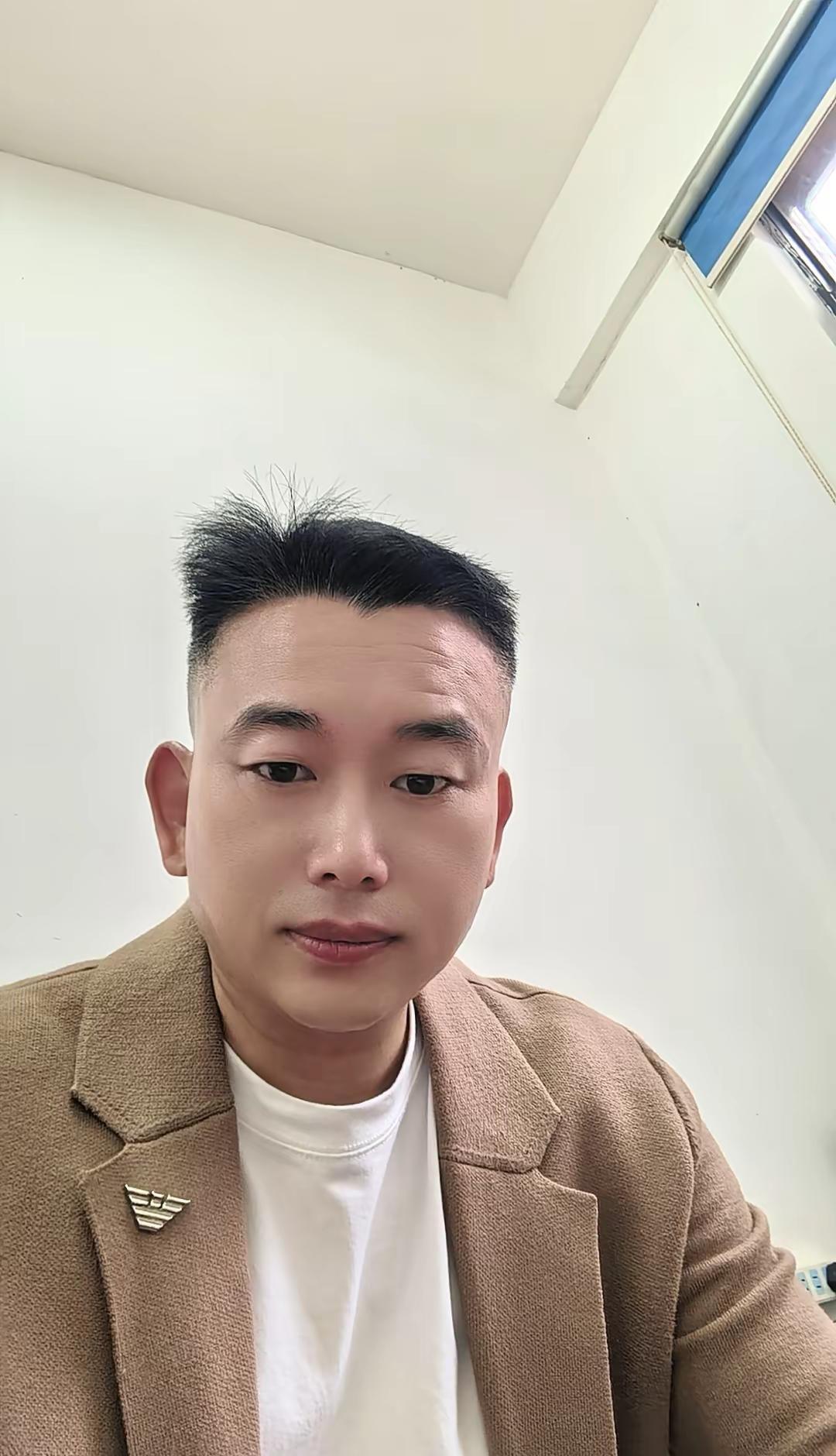 在这个时代，不缺笑话，缺的是真话；不缺感情，缺的是真情。