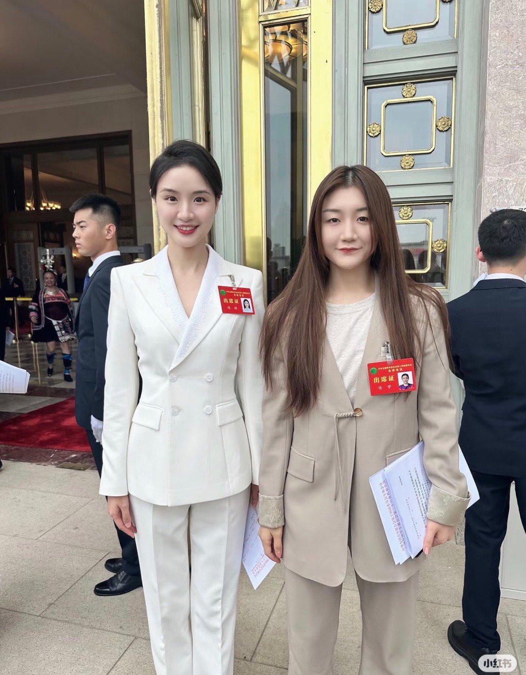 陈梦参加全国青联大会陈梦人民大会堂留念一身正气的卫冕奥运冠军真优秀[抱一抱] ​