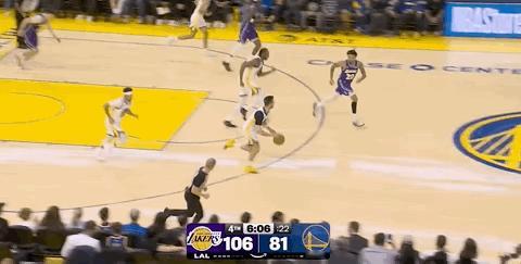 这判罚太离谱了！

詹姆斯主动犯规，准备下班休息了，结果裁判居然响哨，给了詹姆斯