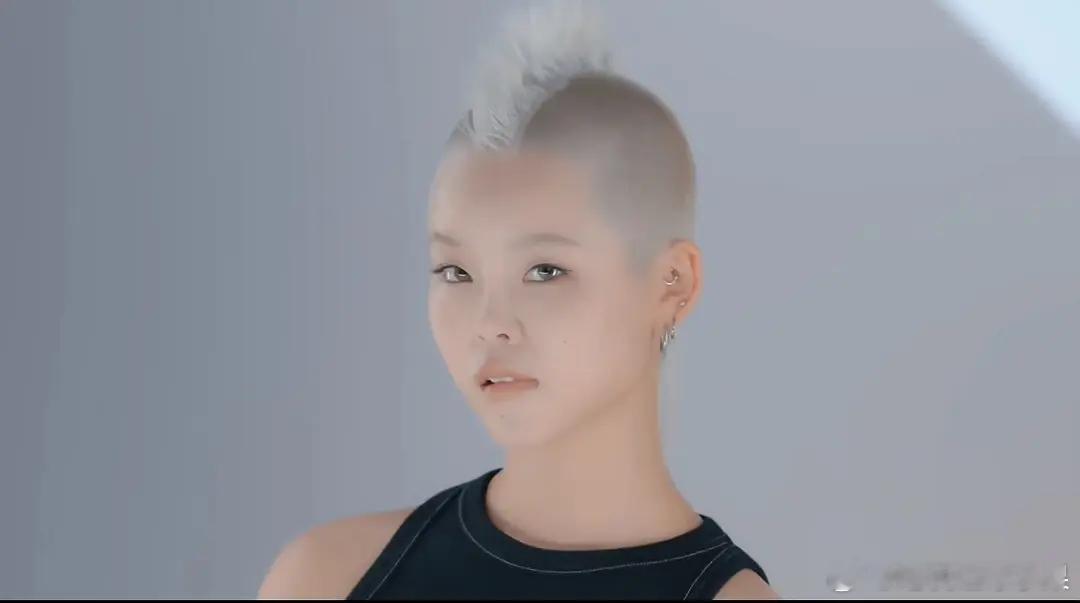 有时候爱豆还是不要太有个性 还以为是马可波罗呢 