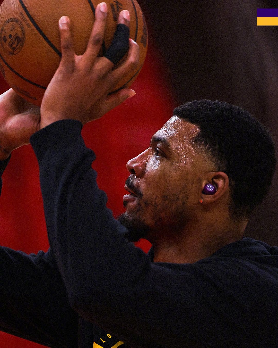 刚哥终究还是戴上了蓝牙耳机😌火箭vs湖人 NBA季后赛 痴于伟大 事在湖人为