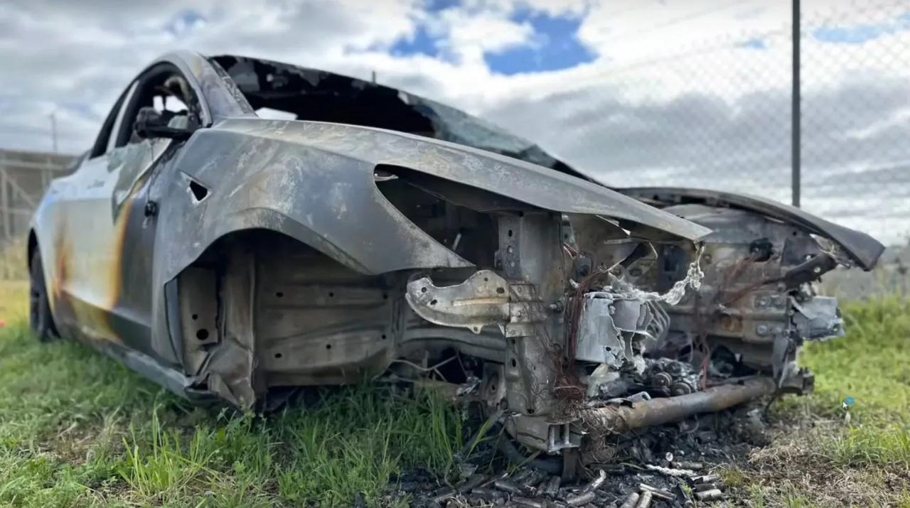 [特斯拉捐赠 Model 3 事故车，用于电动汽车火灾安全调查]

3 月 4 