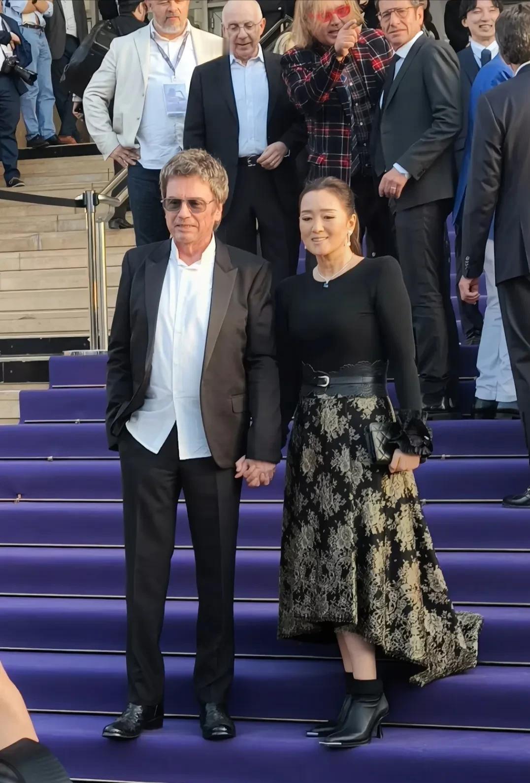 60 岁巩俐戛纳近照曝光，4 个细节告诉你什么叫