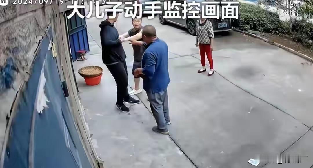真是太令人寒心了。我作为一个外人都替姜先生感到不值。姜先生什么都替大儿子打算。把