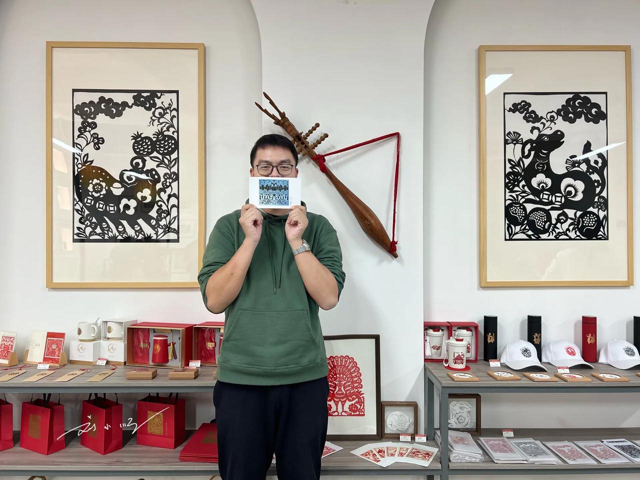 德宏嘉源文化传播有限公司和德宏州文化馆在云南省芒市阔时路88号嘉源公馆商业步行街