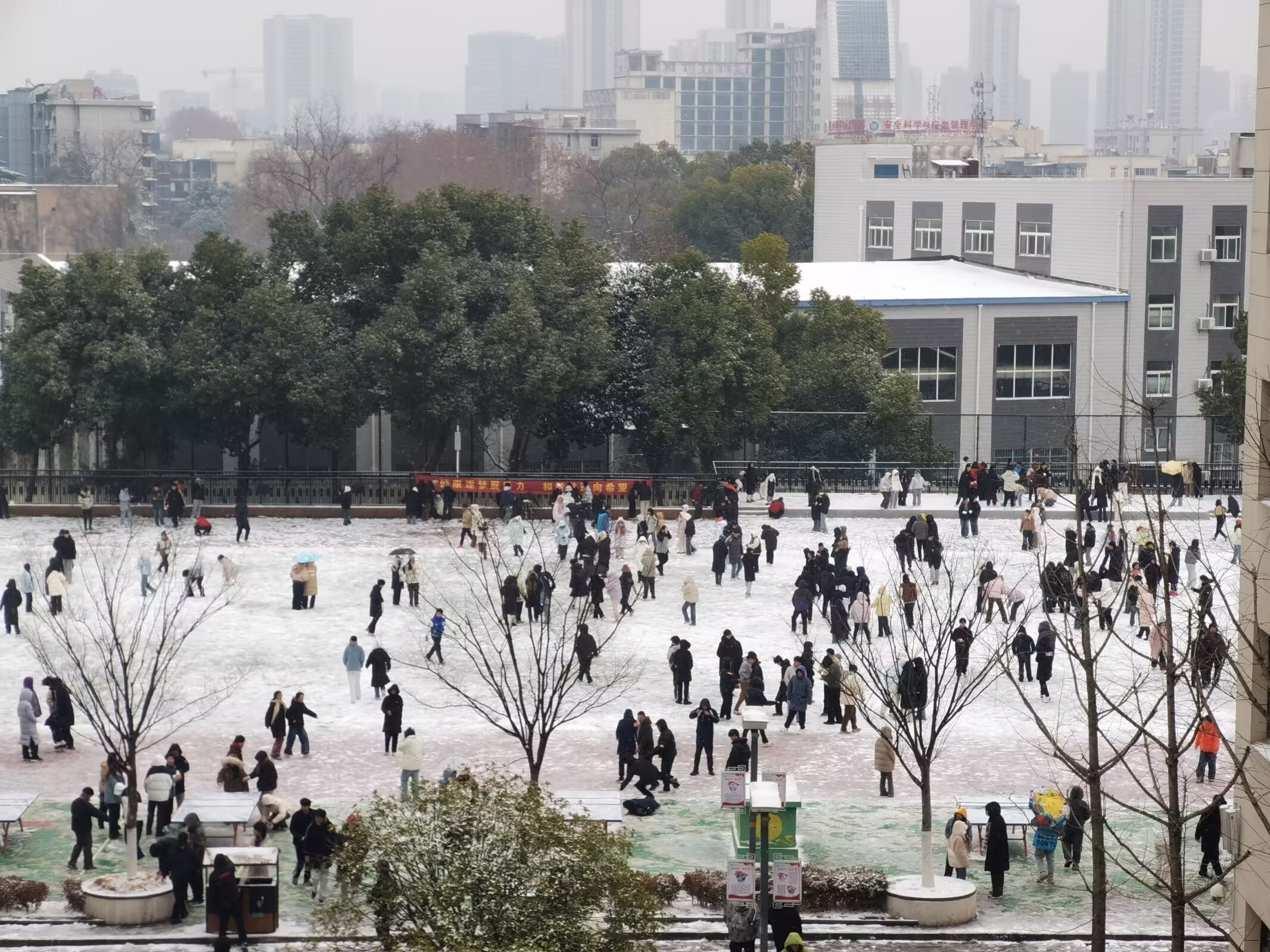 万众期待，如期而至，最开心的还是孩子们！ 武汉