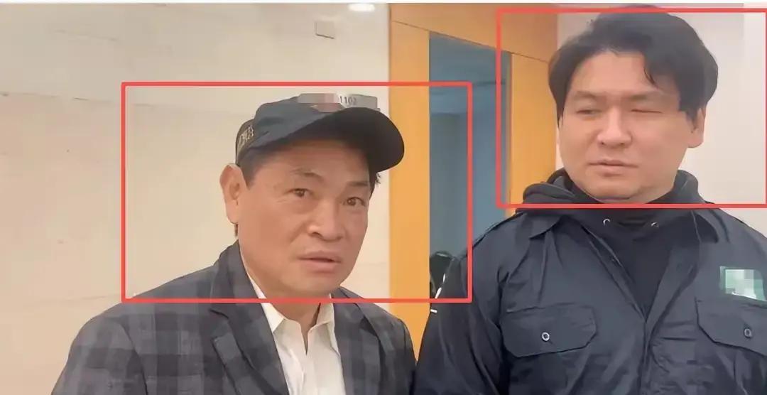 光天化日之下，就因为骂了一句日本政客是“汉奸”，新党的游智彬就被两个所谓的“深绿