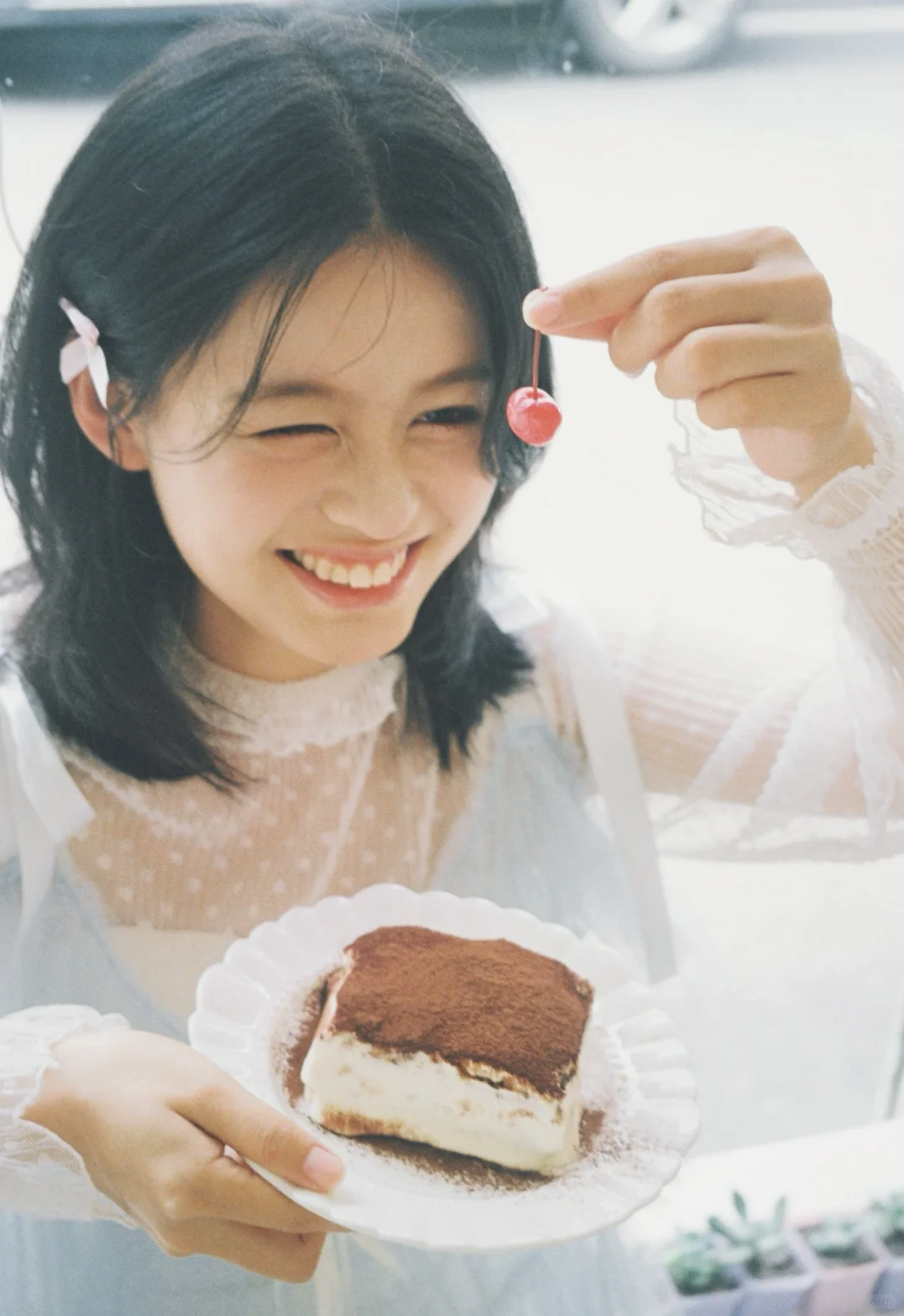 存一些咖啡店拍照姿势！