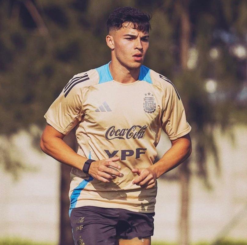 🇩🇪勒沃库森总监西蒙·罗尔费斯谈🇦🇷萨尔科：“我们对阿莱霍（萨尔科）在U