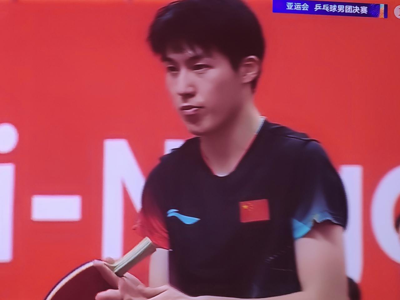 亚运会，乒乓球男团，决赛，温瑞博换下向鹏，大比分2:2，关键时刻，温瑞博上来了，