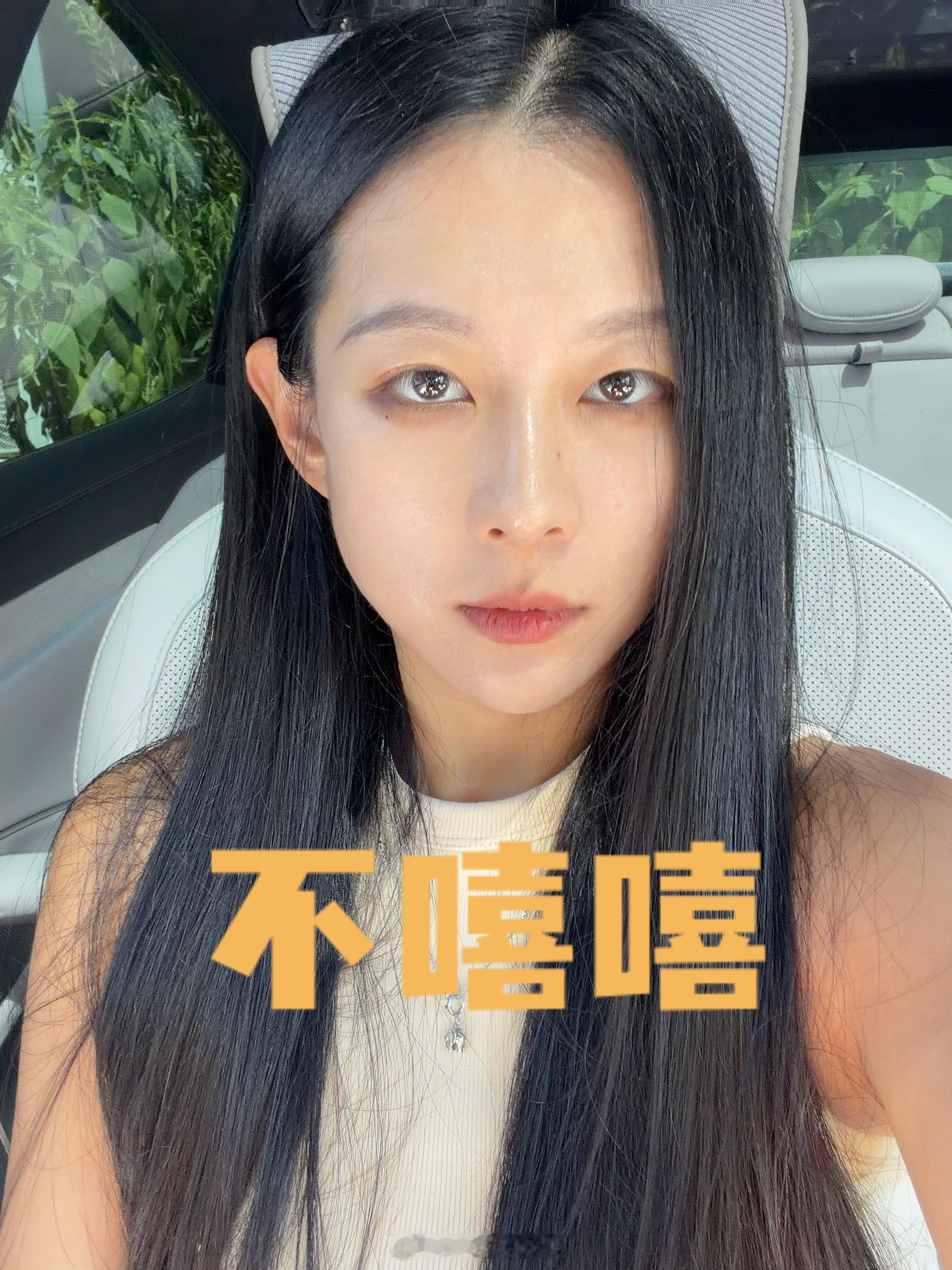 周末：嘻嘻[可爱]周一：不嘻嘻[哼]开玩笑的开玩笑的我爱工作我爱周一今天是八月最