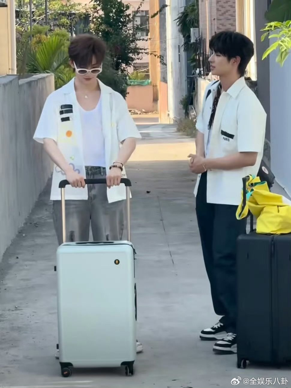 颜安余宇涵一见面就抱上了 颜安余宇涵合体我先冲！一见面就抱上了，兄弟情太可，余宇