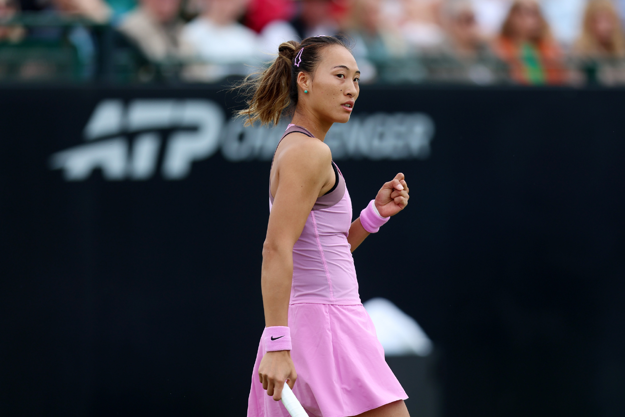 郑钦文晋级诺丁汉站第二轮郑钦文在2026年WTA250诺丁汉站女单首轮比赛中，以