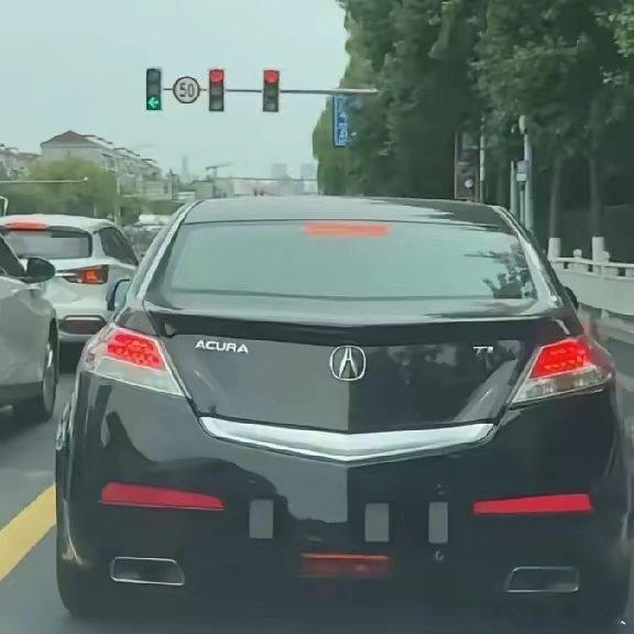 今天出去玩，在路上碰到一辆车，老婆跟我说，能说出车的牌子，就给我500元，我从来