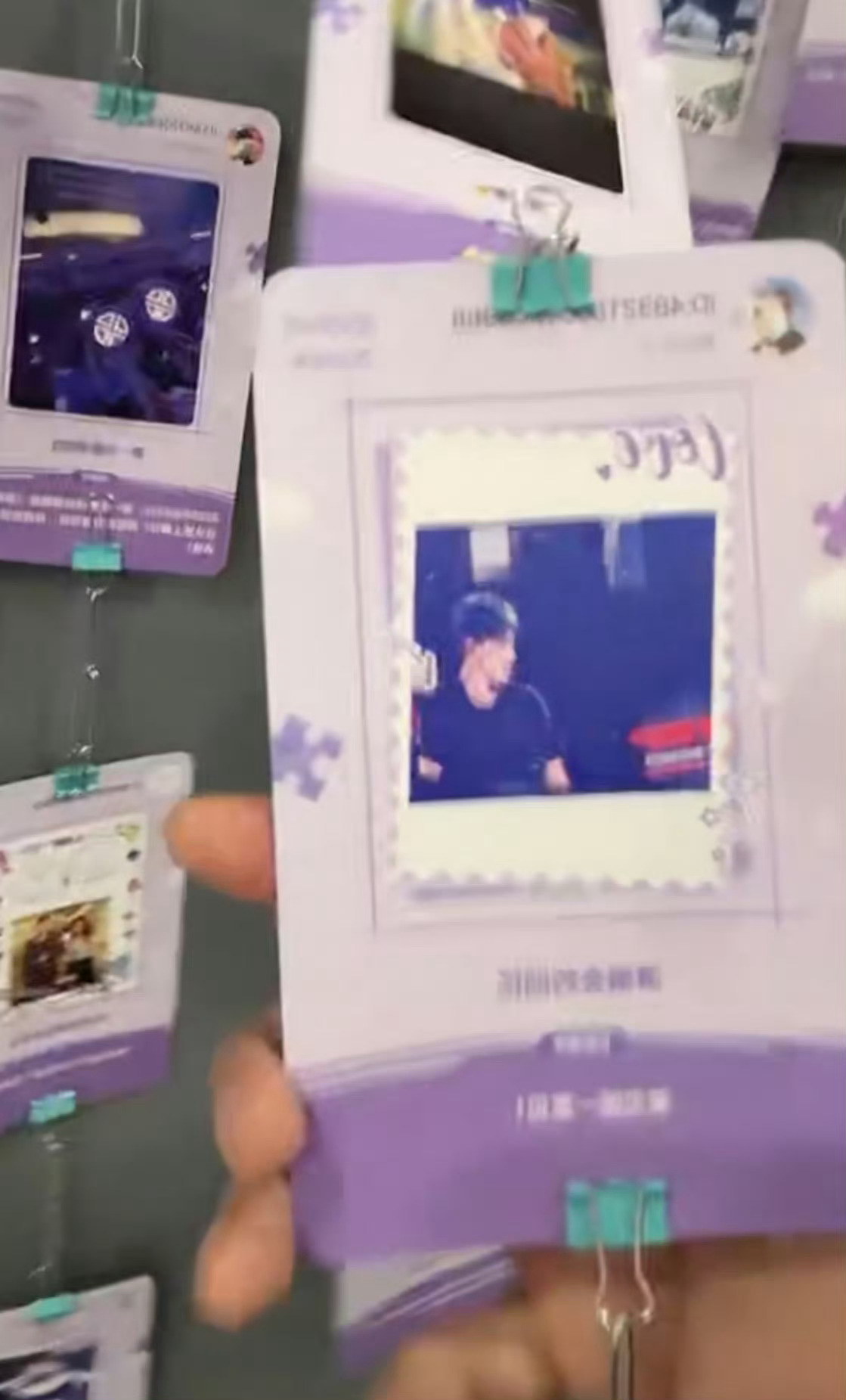 直播里 咪在看壳er活动的合影照片 突然冒出一句“还是长发好看 对不对” 这个小