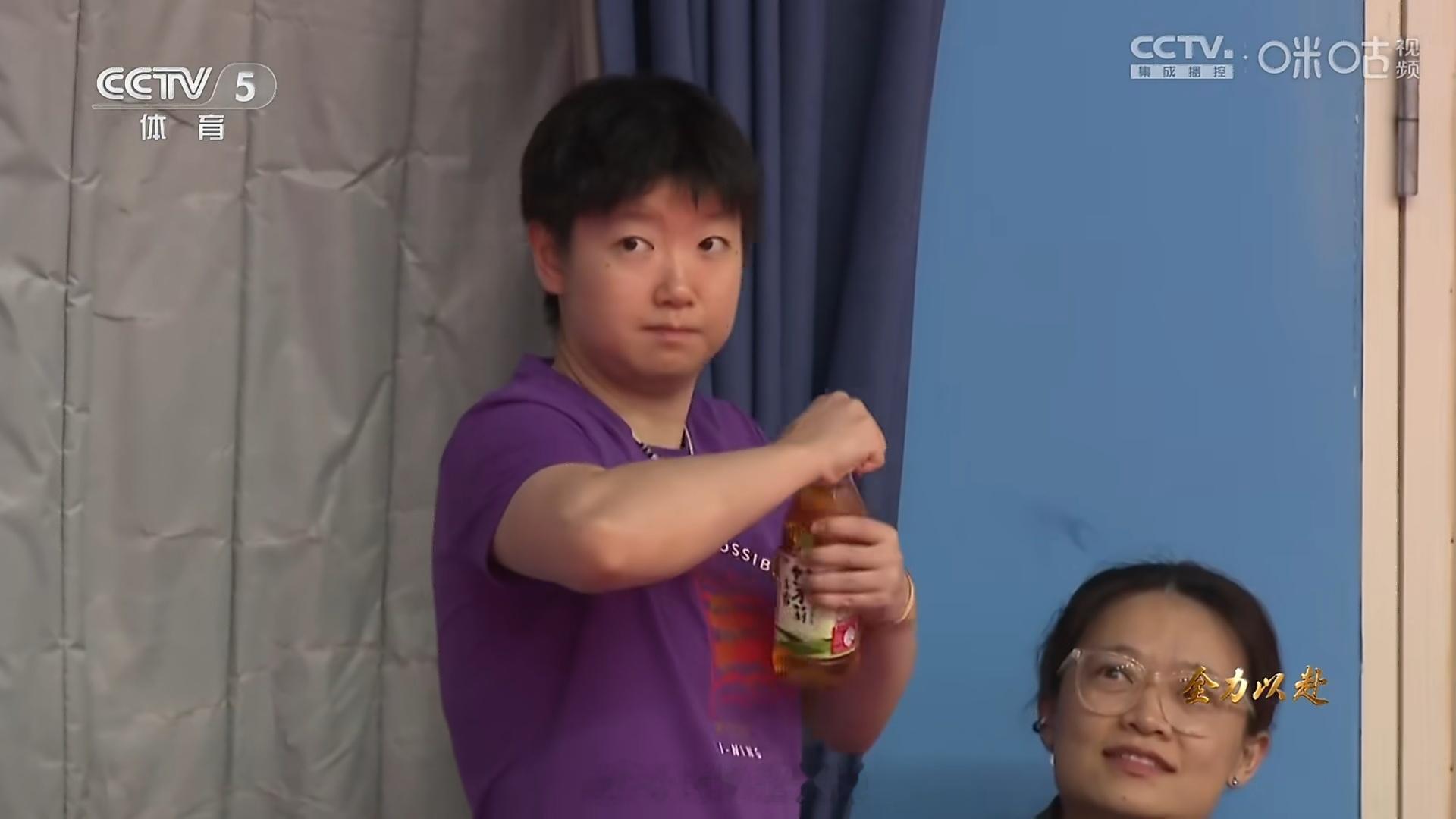任哥任姐看着就让人放心耶子居然少见的戴手串练体能了[拜托] ​​​