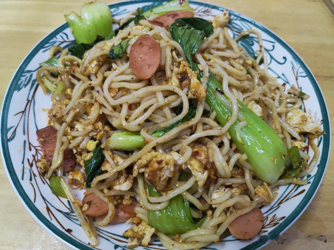今晚继续三块钱的快乐！

晚饭没啥想吃的，继续炒面，继续三块钱的快乐！

一把炒