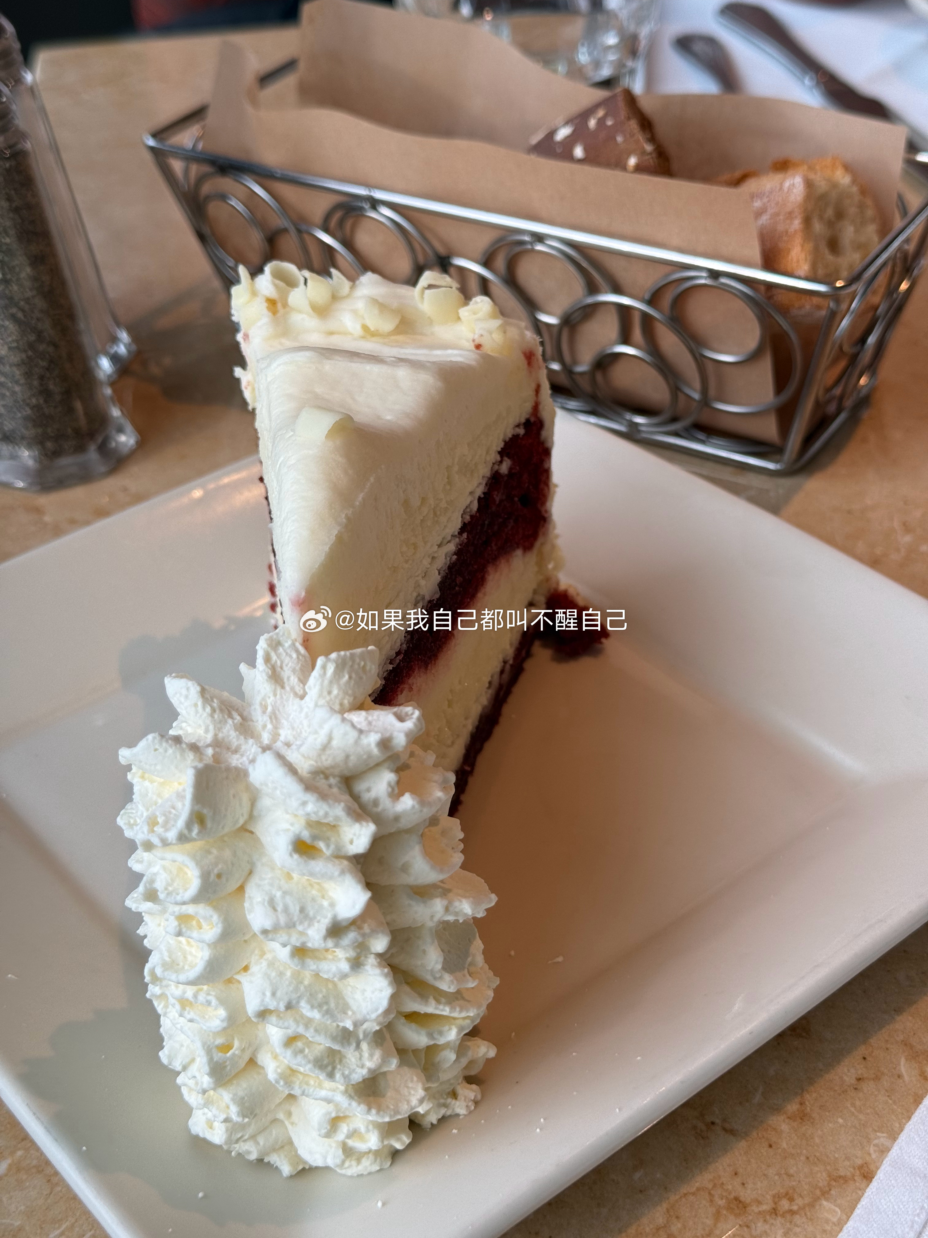 巨型切片红丝绒 上海·The Cheesecake Factory芝乐坊餐厅(前