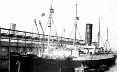 早期舰船燃煤锅炉需要数百号人来填煤，像泰坦尼克号邮轮，因为搭载着29个锅炉拥有1