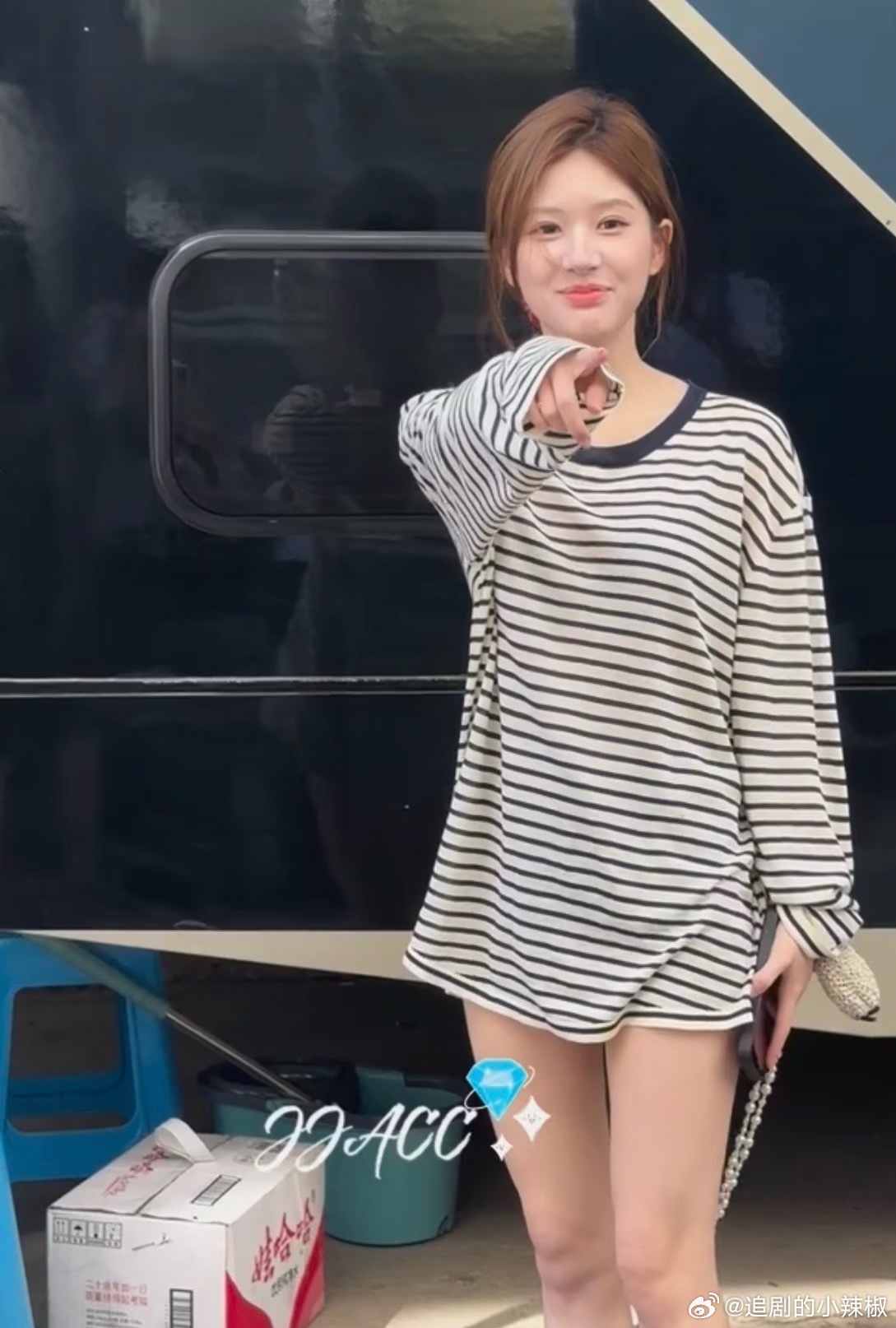 这时候的赵露思虽然瘦，但还是很有元气 