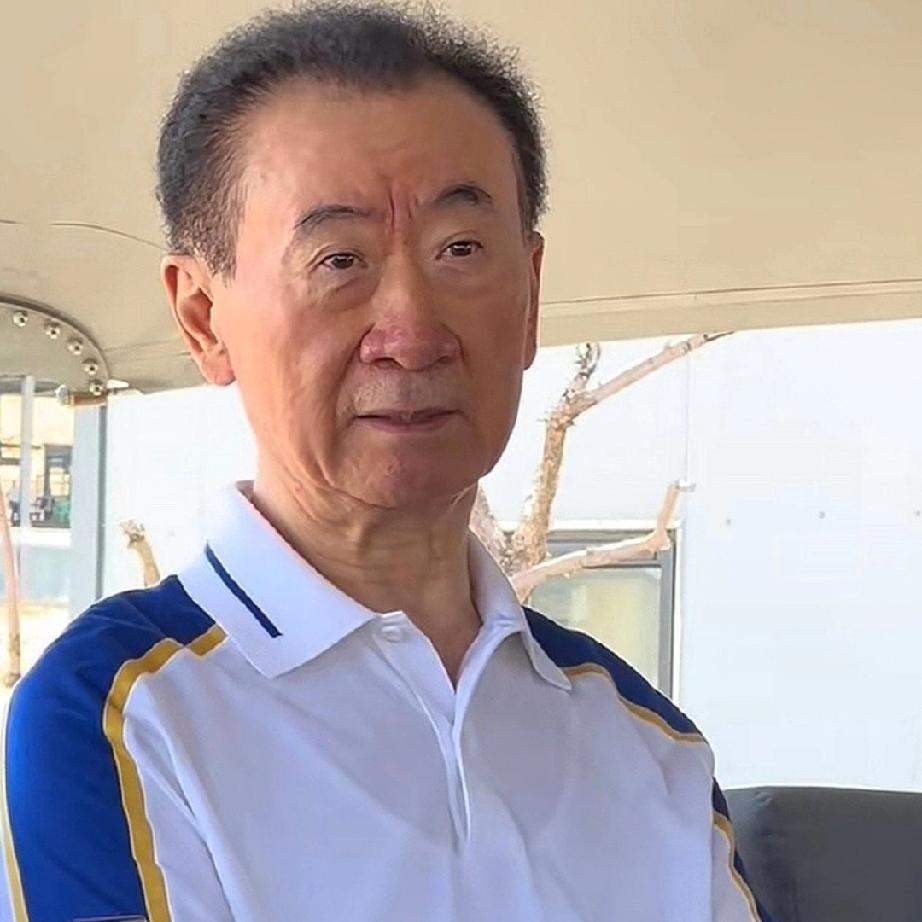 王健林呀！王健林
你藏的也太深了吧！
查了一下才知道，你居然从小日子过得紧巴巴。