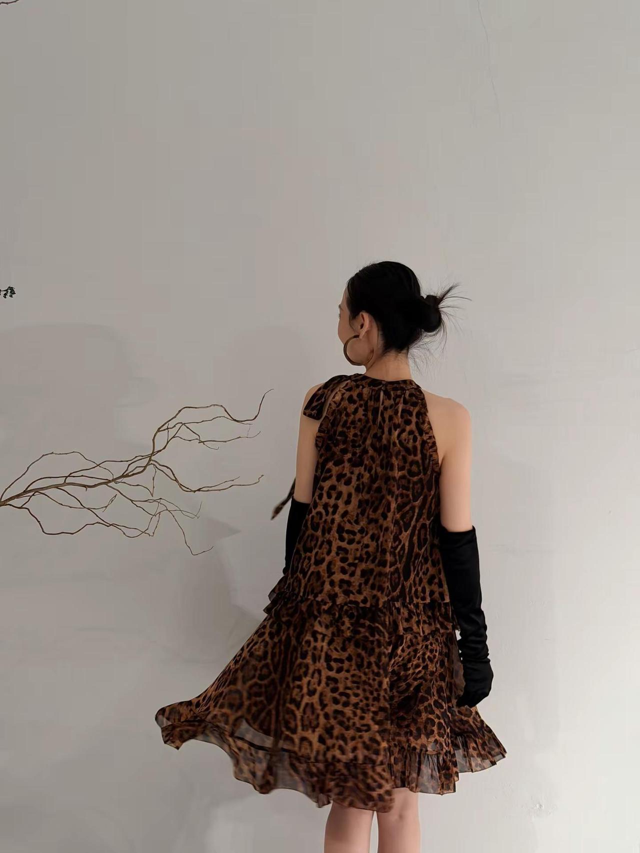 库存继续更新中爱自己是终身浪漫的开始 豹纹裙 阿玛施