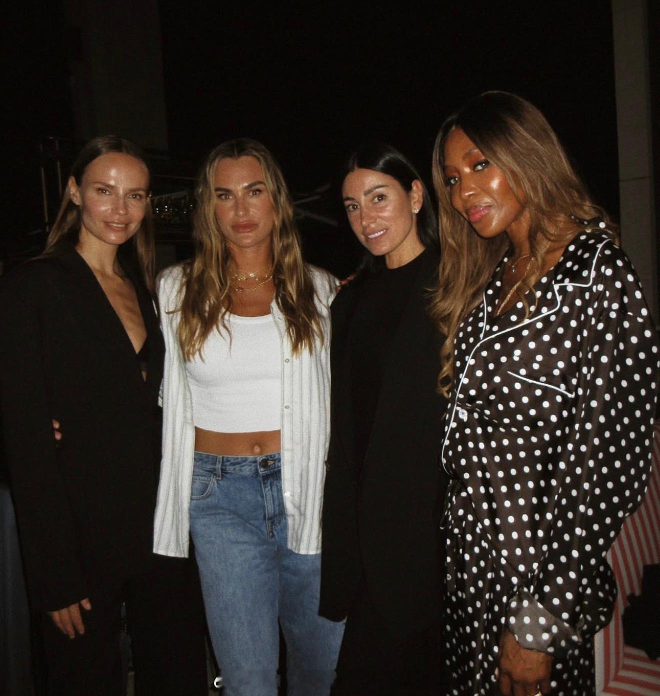 【萨巴伦卡出席时尚活动】和众超级名模合照萨巴伦卡和娜塔莎波莉、娜奥米坎贝尔和gi