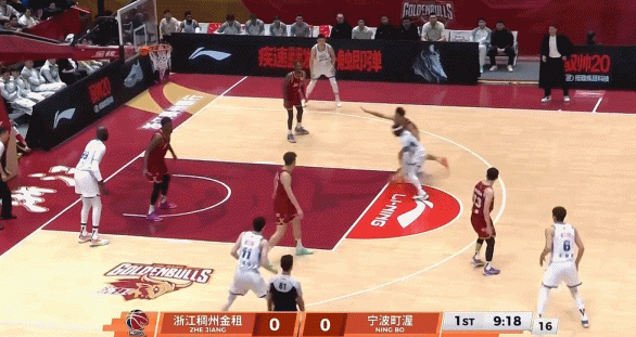 夸张！法尔补扣几乎都没跳！
在今天CBA常规赛浙江对阵宁波的第一节比赛中，辛普森