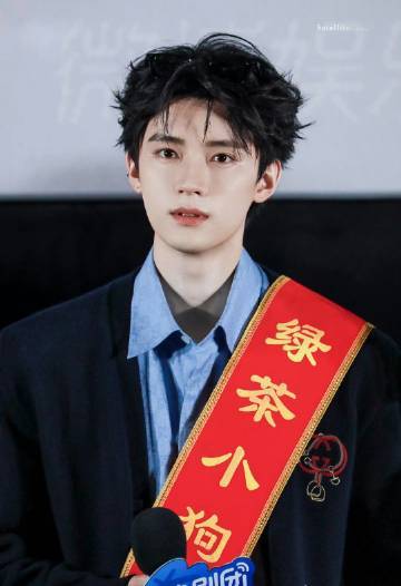 周翊然江湖夜雨十年灯追剧团生图周翊然江湖夜雨十年灯追剧团生图！周翊然追剧团生图