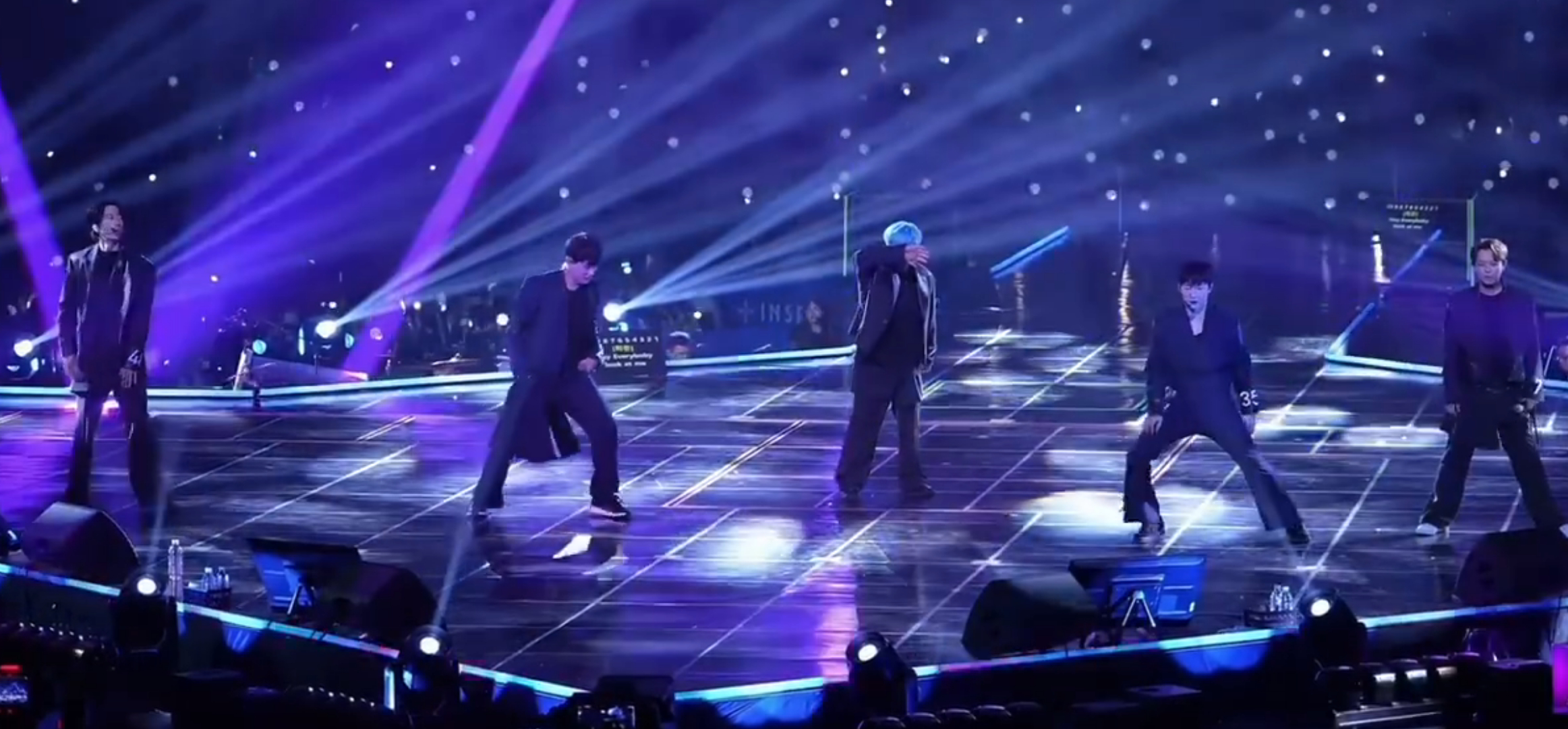 H.O.T.五位大叔合体全开麦唱跳，这状态简直逆天！边唱边跳还能稳如CD，不愧是