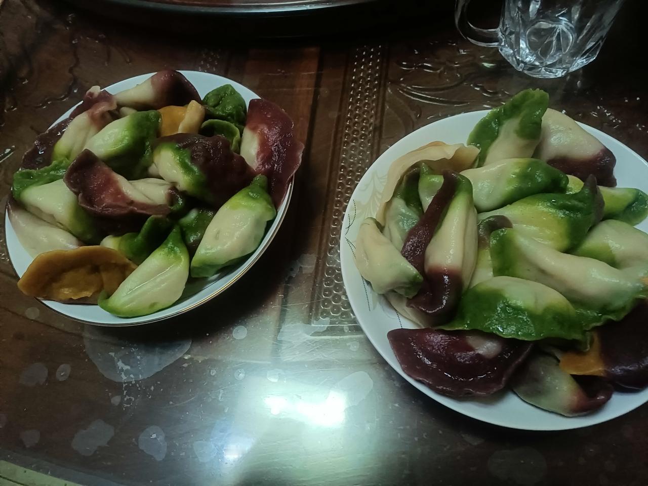 友友们下午好！吃幸福“五彩”水饺喽！