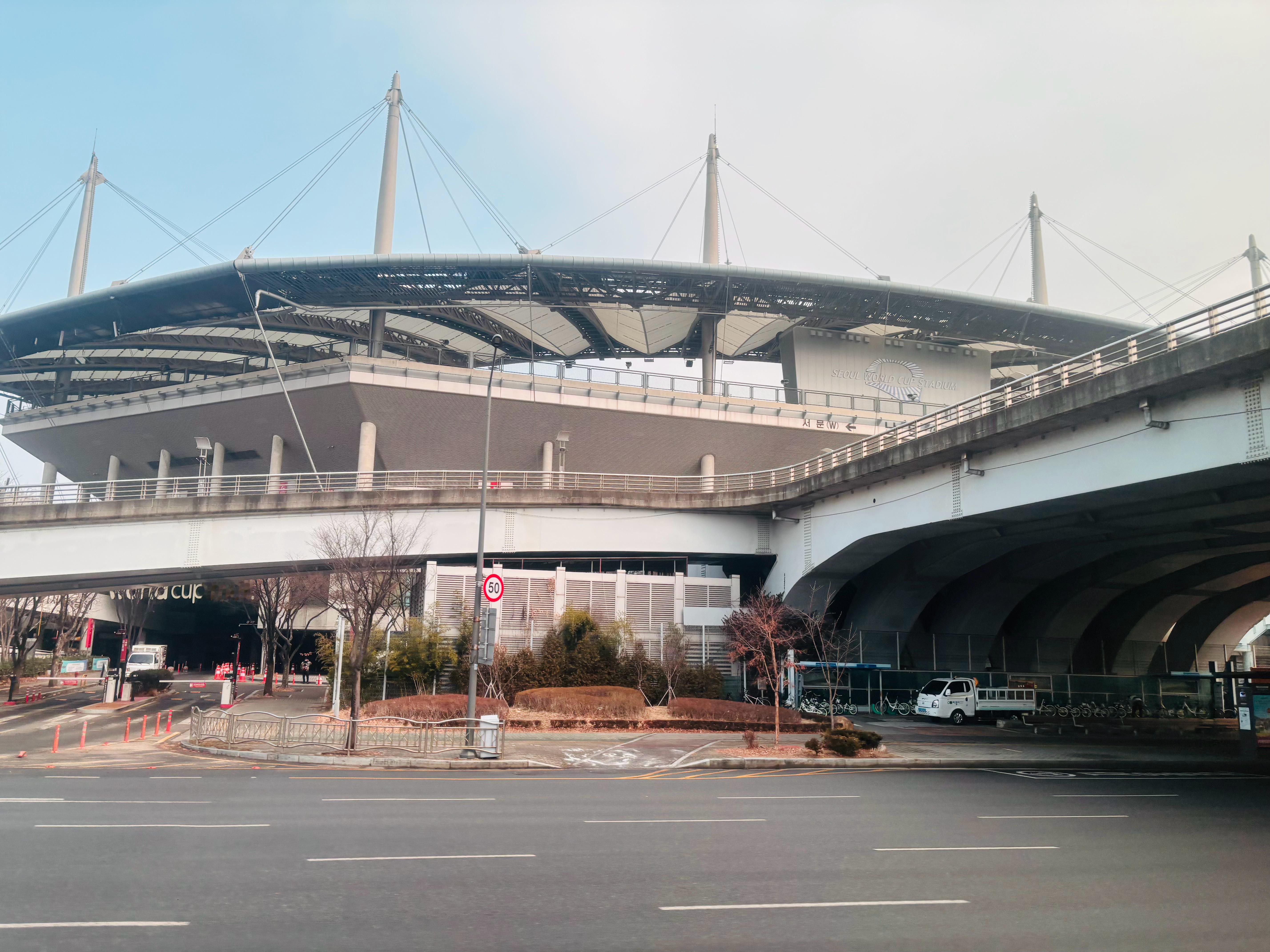 首尔fc 主场，也是韩日世界杯竞技体育场，不知道天津津门虎 的前外援罗斯，在不在