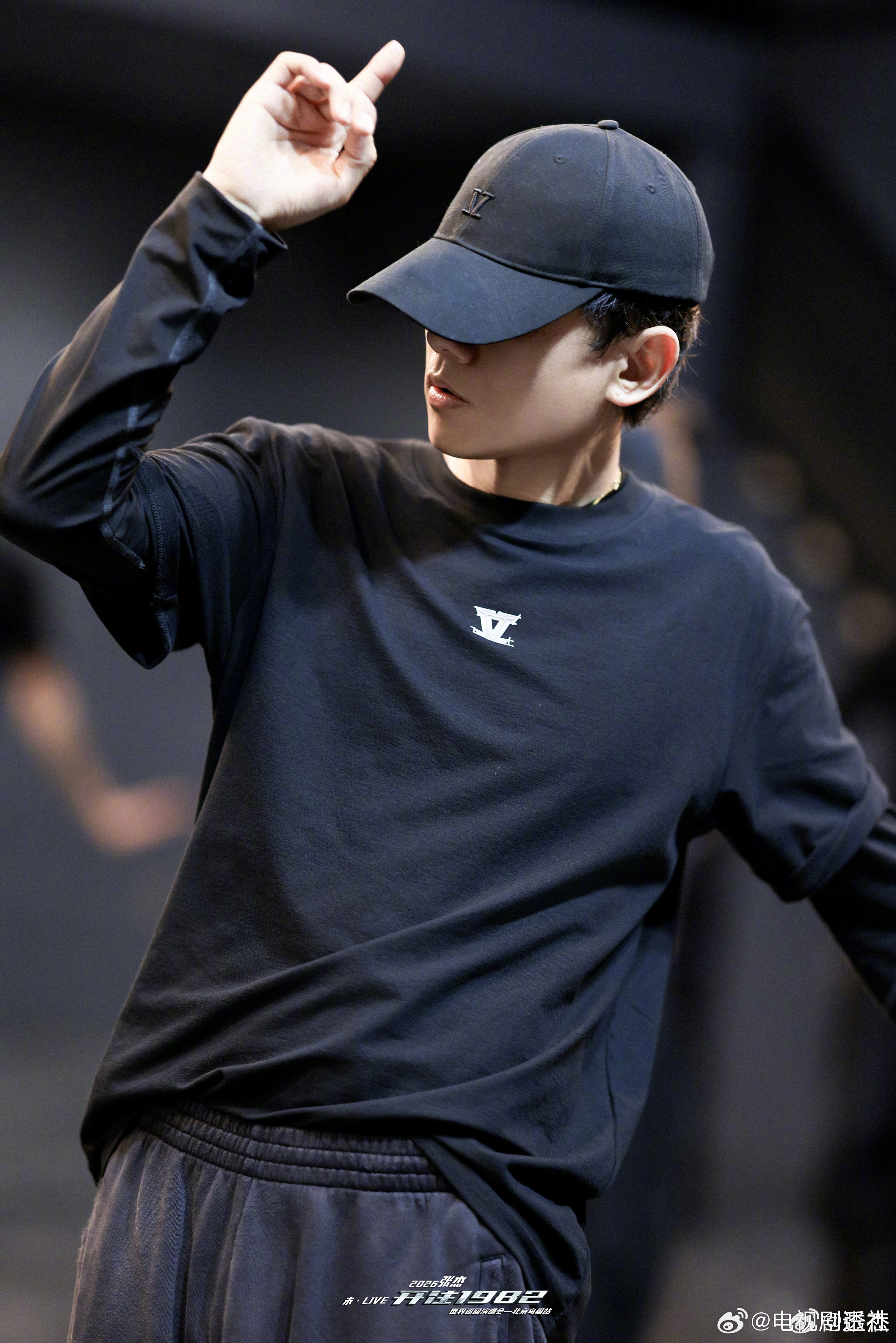 张杰鸟巢演唱会彩排张杰万平舞台万平巨幕的鸟巢我来了张杰室内彩排顺利完成啊室内彩排