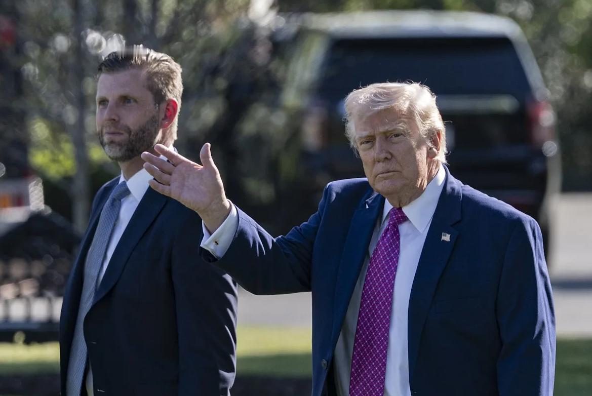 特朗普拿到访华门票不容易，要拖家带口来北京，儿子和儿媳齐上阵。

最近有个国际新