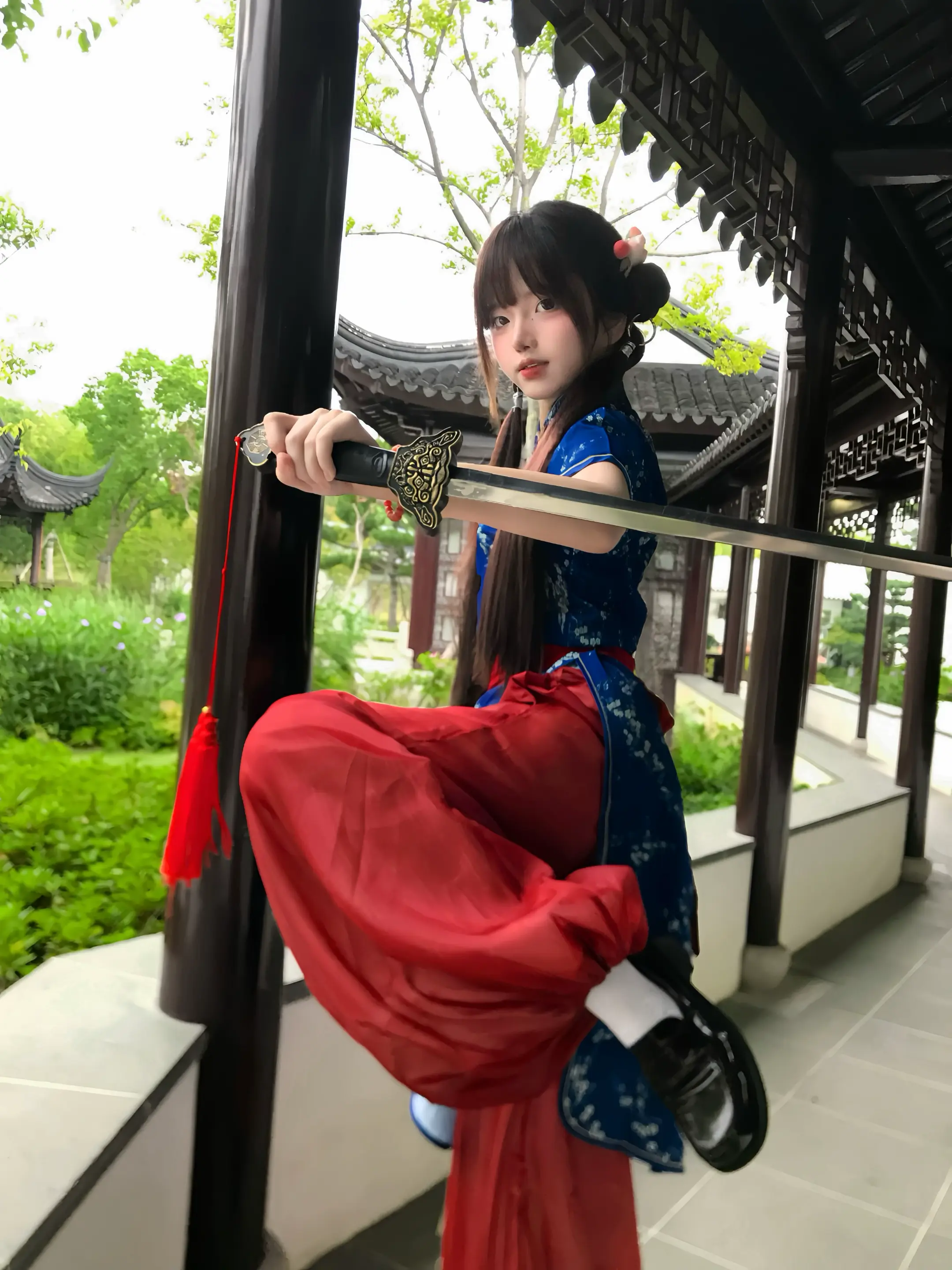 “喂，呆子！跟我过两招”