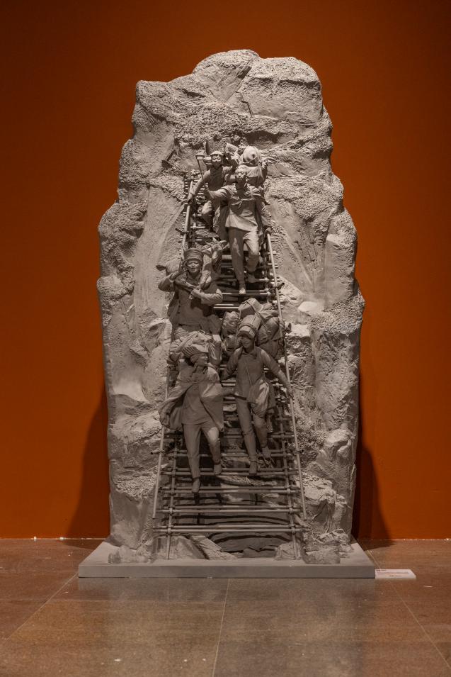 《暖阳》 
青岛市雕塑馆“文心世相·西南当代现实主义雕塑创作巡展”之刁伟作品赏析