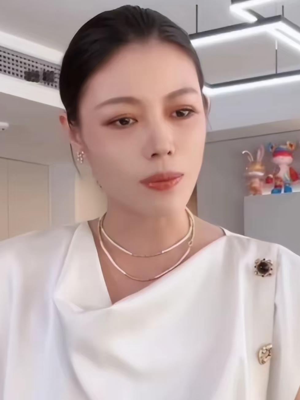 葛荟婕粉丝自曝遭葛荟婕新男友暴力威胁：我劝分手，他打电话要我地址！
据这位葛荟婕